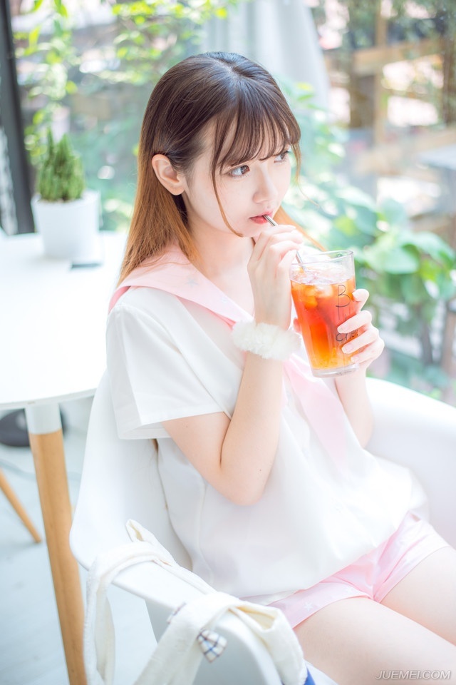 “好了，这些东西无须解释，我也没理由去吃一个死人的醋。”吕布点点头，人都是自己的了，跟了自己这么些年，难道还担心小乔因为一个死人做出什么蠢事？若真是那样，那也就没有存在的必要了。